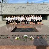 возложение цветов к мемориалу